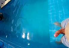 Estava Com Minha Meia-Irmã Na Piscina Ela Ficou Surpresa Com Meu Pau Duro E Ereto