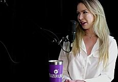 está fazendo bastante sexo anal gozou tem um vibrador que a faz ter squirting sozinha e o seu conteúdo com um cadeirante - milena moreau sheer red