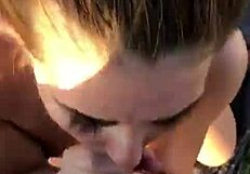 Mükemmel Sakso Derin Boğaz Sikişi Dışarıda Boyun Eğen El İşiyle Boşalma