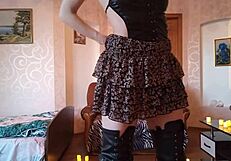 Redhead cherry overrknees boot play