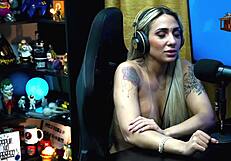 Ruan kisses Bruna Lambertini naked on lap