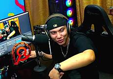 Ruan kisses Bruna Lambertini naked on lap