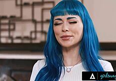 i'm mira teaching jewelz blu to squirt with toys