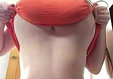 Chica extremadamente tetona