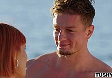 Tushy Osupljiva rdečelaska Dolly Dyson ima intenzivni dvojni penetracijski orgazem