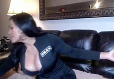 how does maxine handle dildo in both asian holes?