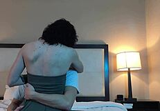 I makin out with this hot petite woman, she's so sexy