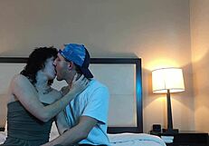 I makin out with this hot petite woman, she's so sexy