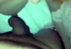 mi hijastro me mira mientras me cambio y se pone cachondo!