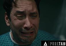 Ashley Lane üç memeli iblis hemşire Anna Claire Clouds'a emziriyor ürkütücü 3'lü