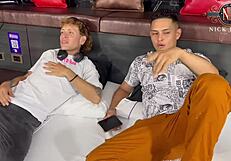 טריו עם החבר שלי ובחורה בתשלום