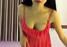 Lâm minh hằng се появява гола в пълна гледка