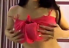 Lâm minh hằng appears nude in full view