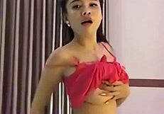 Lâm minh hằng appears nude in full view