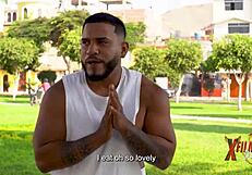 entrenador musculoso se folla a jovencita latina, termina en sexo duro y parejo