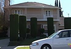 Přiznala se kamarádce, pak ji tvrdě šukali v ložnici