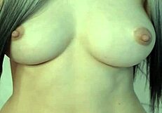 I’m Obsessed with This Cute Girl’s Natural Curves