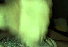 Зрелая шлюха Тереза дрочит, пока лижу ее волосатую пизду, потом кончаю на ногу