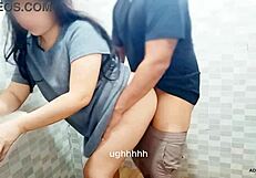 Scappati dalla Festa per Scopare l'Amico in Bagno