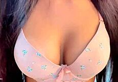 gozando forte with her 19-year-old pussy