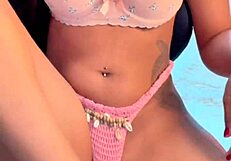 gozando forte with her 19-year-old pussy