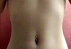 brunette novinha dances naked, showing off her delicious body in raw delight