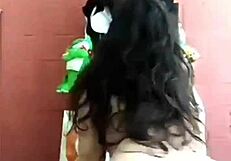 brunette novinha dances naked, showing off her delicious body in raw delight