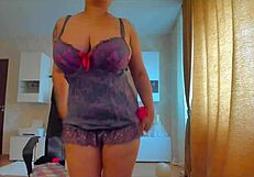 Webcam Model With Big Boobs And Natural Tits Shows Off Her Sexy Body