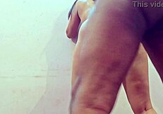 Vroča indonezijska punca dobi jebano v doggystyle