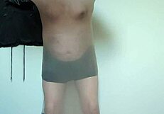 Carmen nylonjunge probiert nylon f�r ganzk�rper