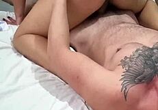 Casal real fazendo sexo - esposa novinha levando tapa na bunda e fodida com força gemendo de tesão!