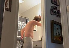 Jeffrey Jaxxon Fucks Prostate After Shower Cumshot!