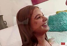 Jucărie hardcore satisface bruneta în bondage