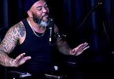 After vacation anxiety, she enters camera, shocked by man's ass and doll fetish!