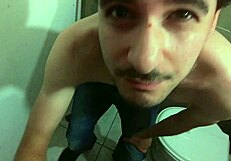 작은 허리 한국 여자가 솔로에서 마음 공유해.