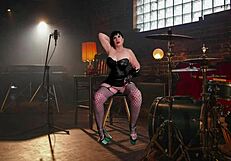 Carmen angel gilf fucks in lingerie for double cum!