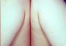 Saya Gak Tahan Dorongan Pipis Saat Sesi Webcam dengan Pantat Besar dan Tits Kecil 18+.
