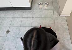 Asesora inmobiliaria novata acepta follar con su cliente