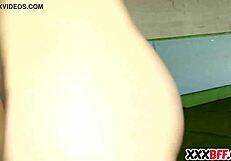 Lesbojalkapallojoukkue dominoi uutta tyttöä kovassa panossa!