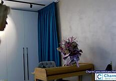 Очарователна камгърл Хелънвалдорф пляска задника си в черни прашки и корсет