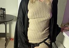 i'm a blonde femdom using toys on himm