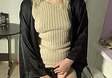 i'm a blonde femdom using toys on himm