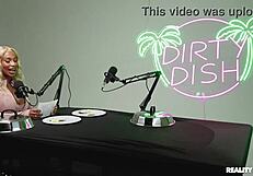 Dirty dish kelsi monroe gets reality kings cumshot interview.