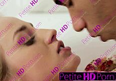 Petitehdporn - Mlada 18+ prvič z velikim črnim kurcem