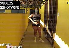 Kriss hotwife se exibindo no corredor do hotel
