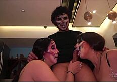 I had a threesome with my sisters who have big asses and we had fun together.