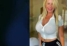 אני רואה בחורות עם ציצים גדולים בביקיני בלי חזיות