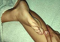 Chubby sister-in-law easily gets juicy wet pussy in homemade taboo creampie scene