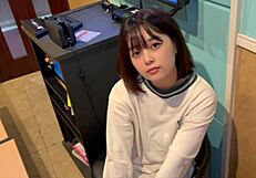 Female Student Cheats at Karaoke Despite Boyfriend