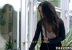 Keiran Lee Lepaskan Kontol Monster di Brunette